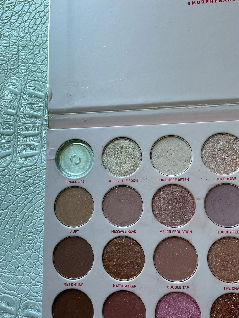 MORPHE eyeshadow palette